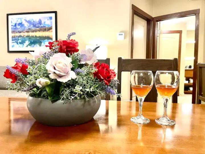 Falcon Crest Lodge 1 Bedroom Condo With Gym & Hot-Tubs & Mountain View Canmore Eksteriør bilde